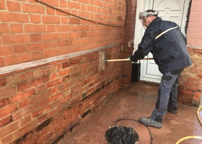 Cleaning paint from bricks